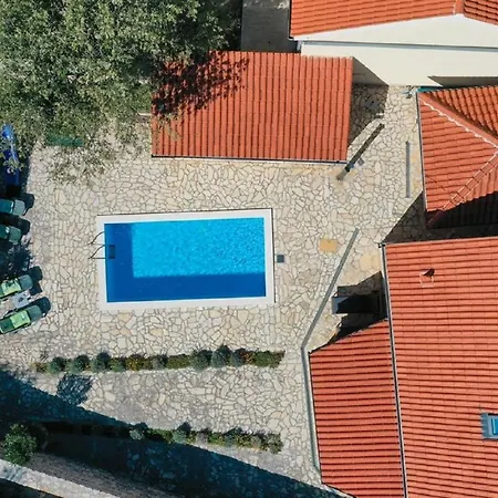 Tihomir - With Pool Casa vacanze