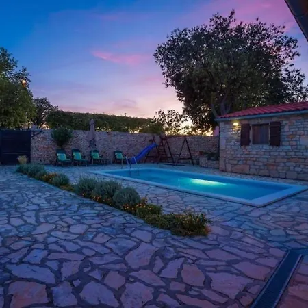 Tihomir - With Pool Casa vacanze